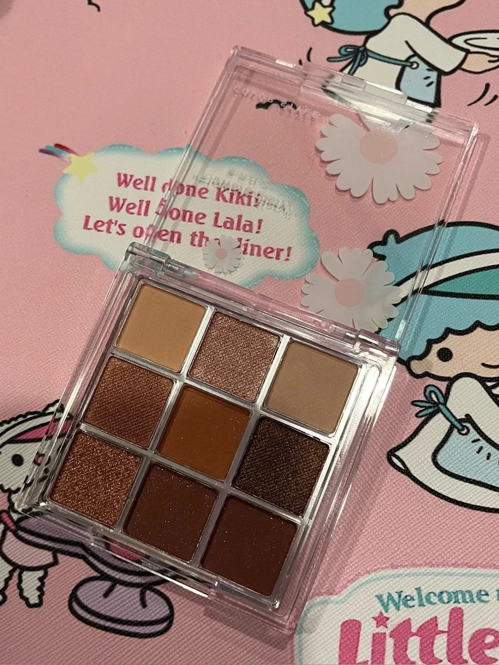 Small Neutral Eyeshadow Palette in Clear Packaging